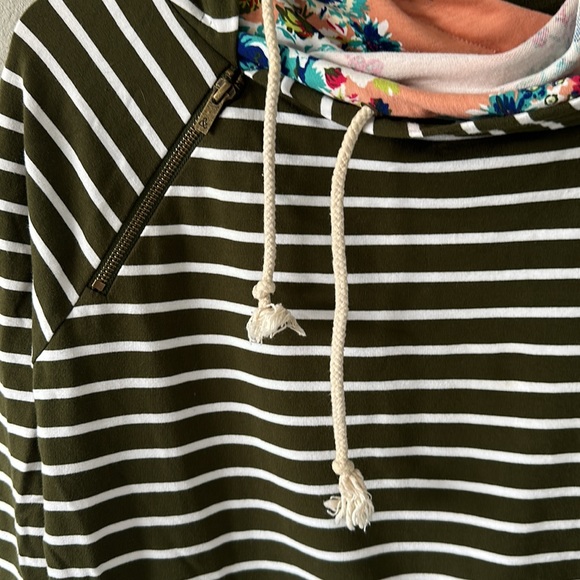 Ampersand Avenue Double Hood Hooded Sweatshirt Floral & Striped Green Medium - Picture 7 of 15